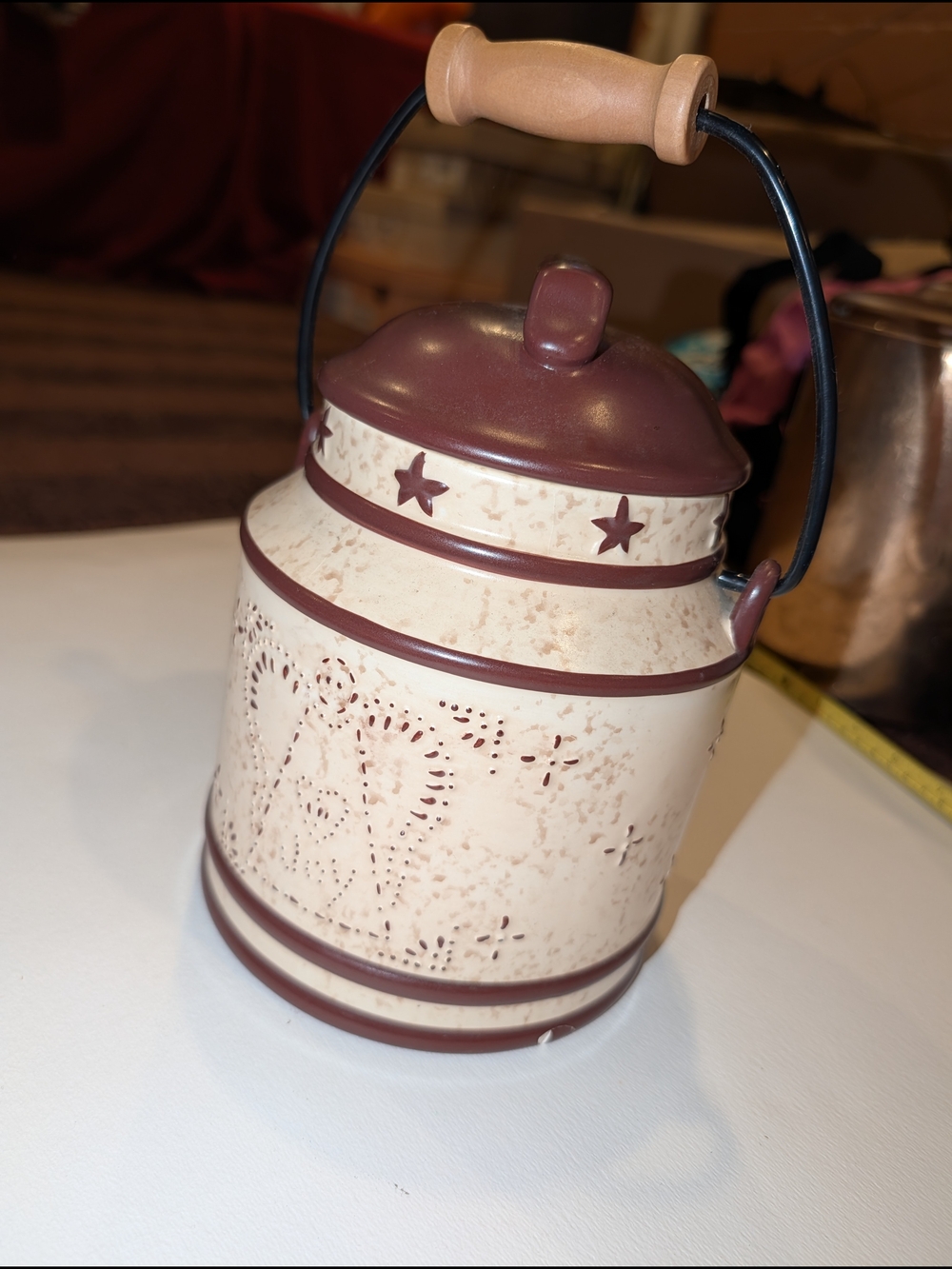 Cream and Burgundy Star Accent Tin